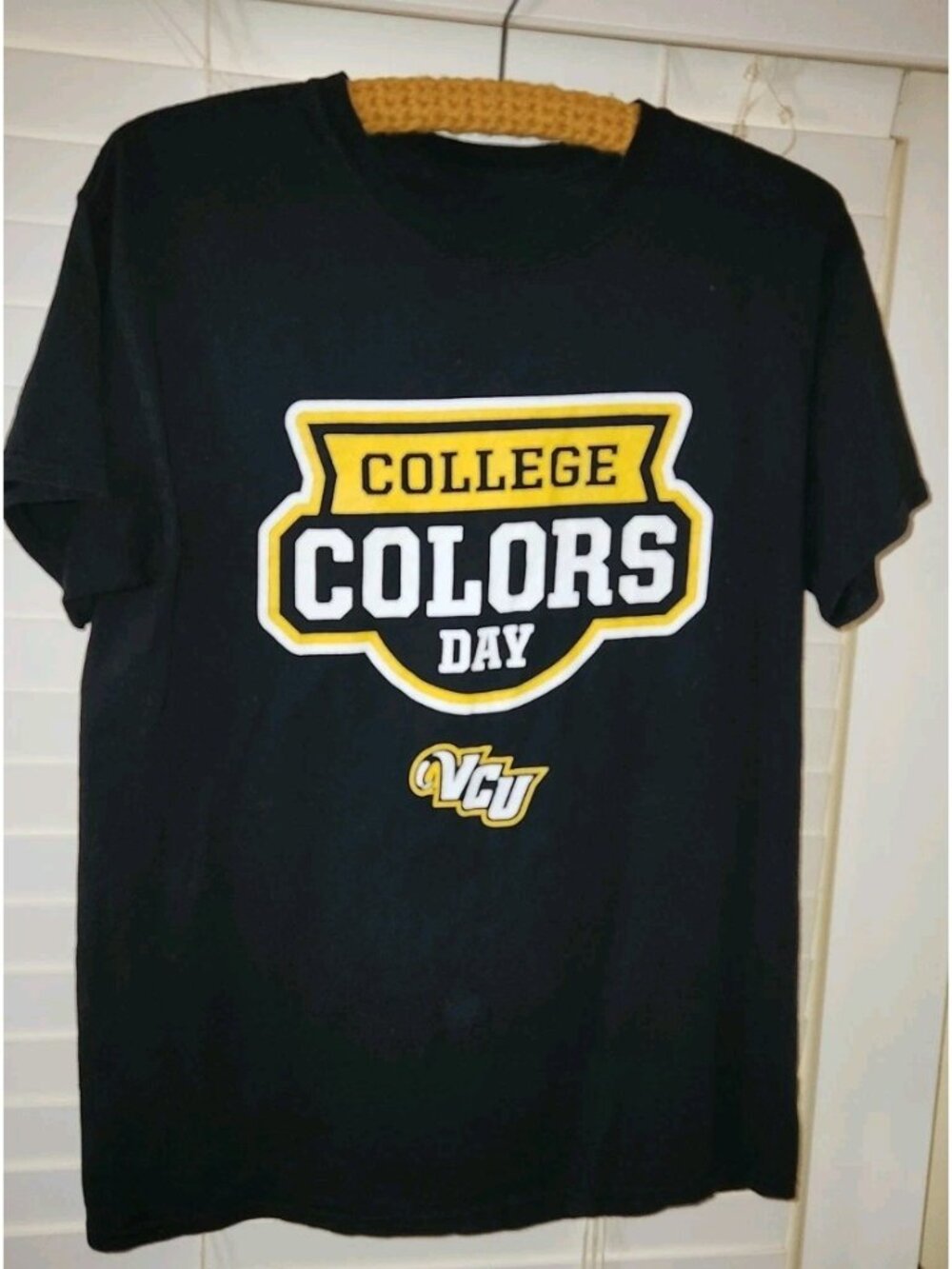 VCU Rams Shirt womens Medium NCAA  Tee COLLEGE COLORS DAY